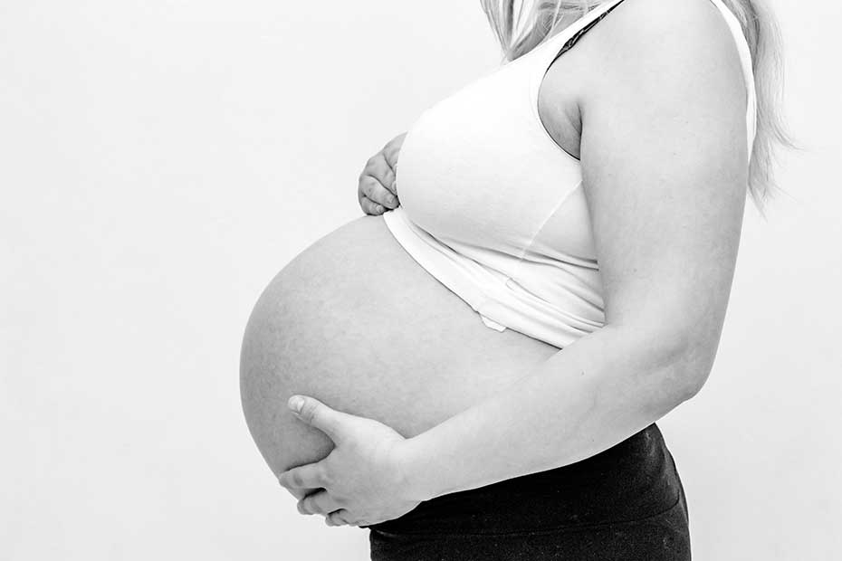 Two Pregnant Women In Long Black Gowns Stand Next To Each Other Background,  Black Best Friend Maternity Pictures, Best Friend, Friends Background Image  And Wallpaper for Free Download