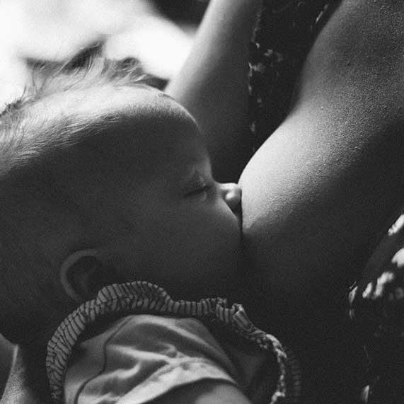 Expectations for the first days of breastfeeding a newborn