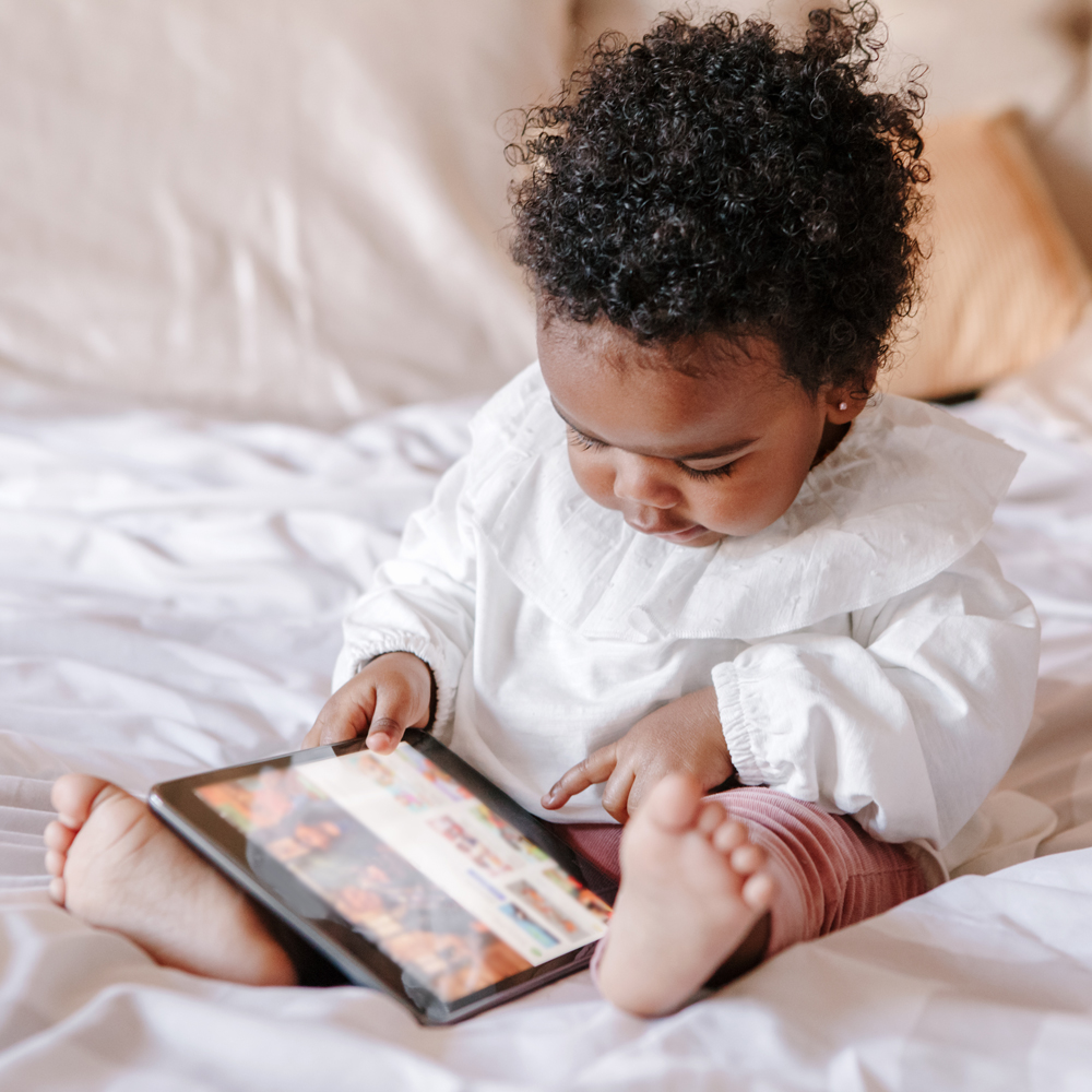 Baby using an iPad for screen time